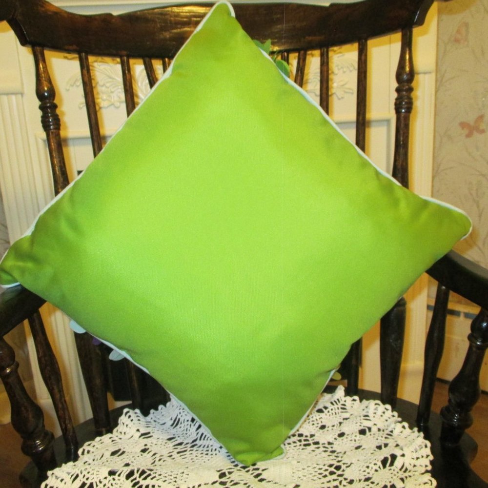Hydrangea 3D Pillow - Picture 3 of 8